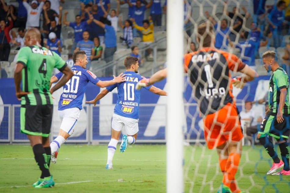 Artilheiro da noite, Arrascaeta divide gol com Hudson: “fez 99% da jogada”