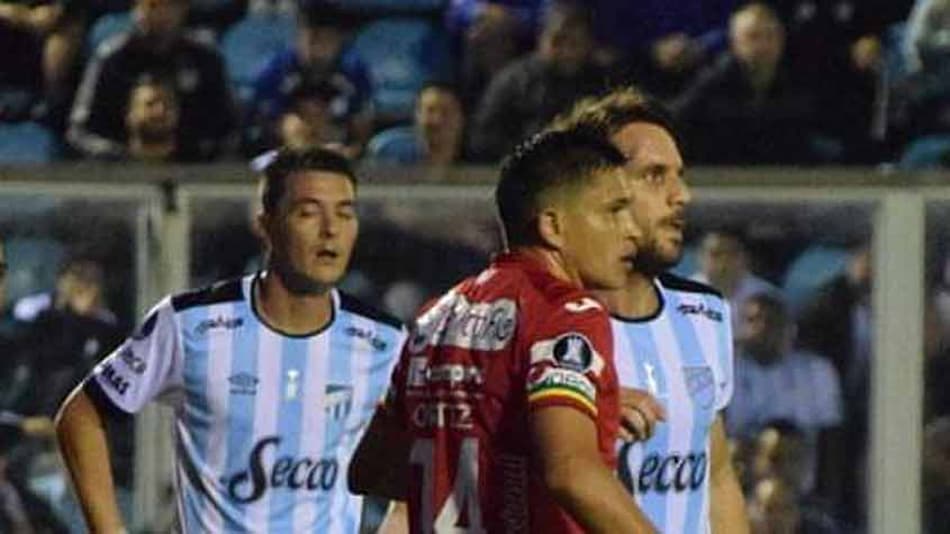 Atlético Tucumán sofre, mas vence Jorge Wilstermann na Argentina