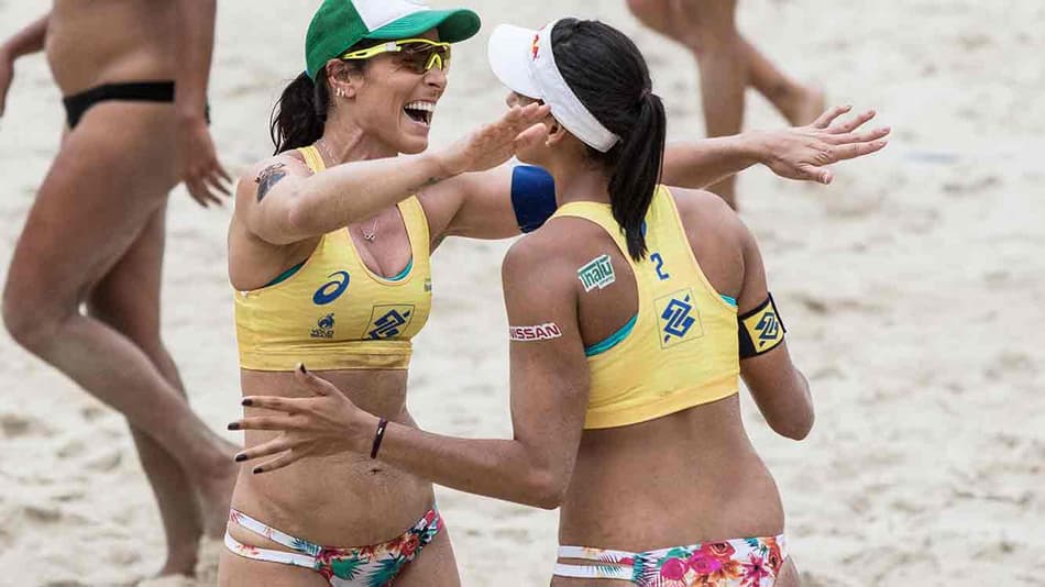 Duplas confirmam favoritismo na estreia do Superpraia
