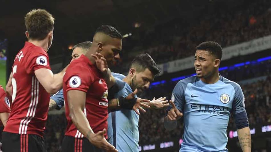 Jesus volta, tem gol anulado e City só empata com o United no Inglês