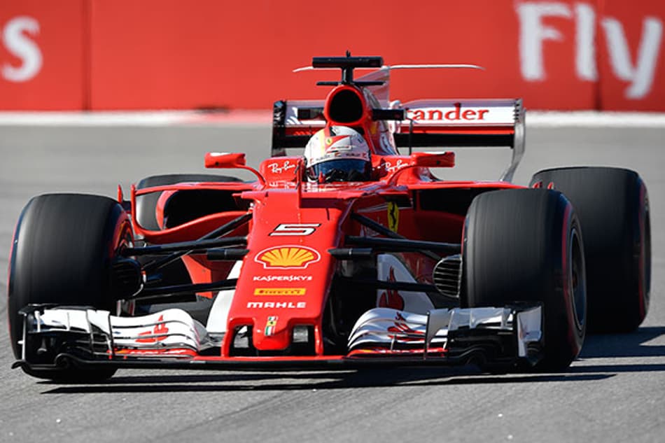 Vettel crava a pole e Ferrari domina primeira fila na Rússia