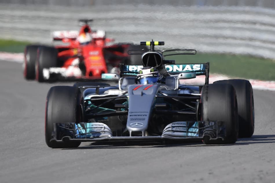 Bottas supera Ferrari e vence pela primeira vez na carreira