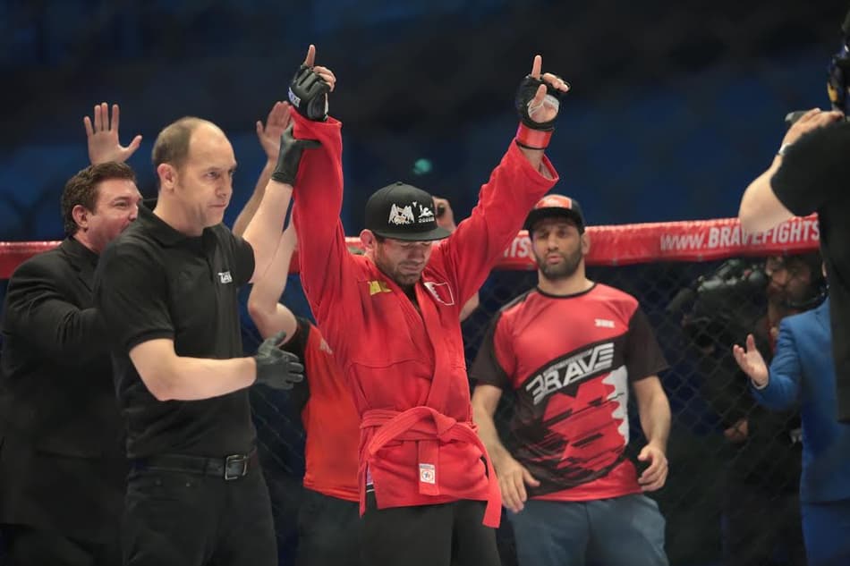 Brave 6: Brasileiro é derrotado após festival de finalizações e nocautes