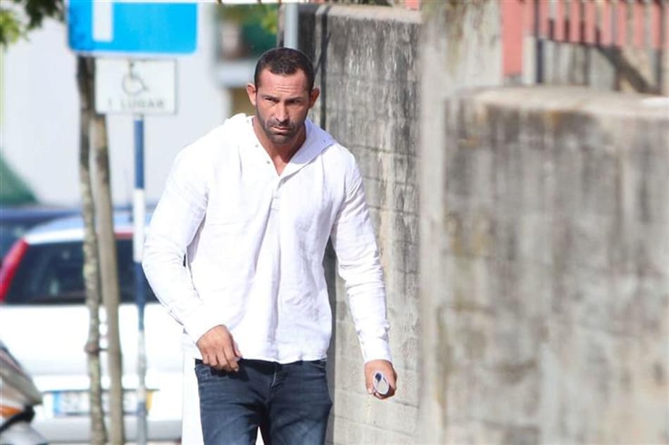 Jogador é suspenso por quatro anos e cinco meses após joelhada em árbitro