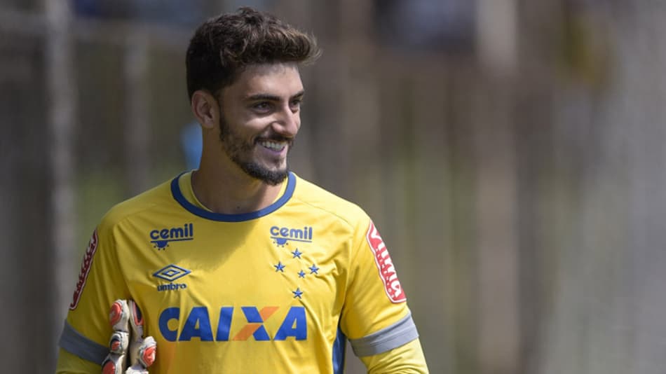 Cruzeiro anuncia renovação de contrato com o goleiro Rafael