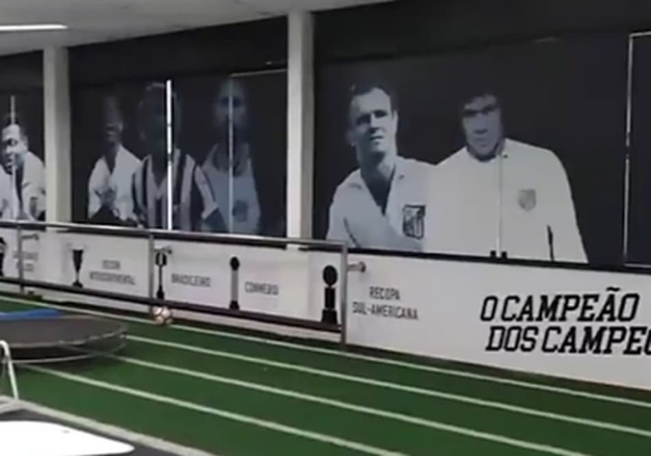 Frase que remete a hino de rival causa polêmica em CT do Santos