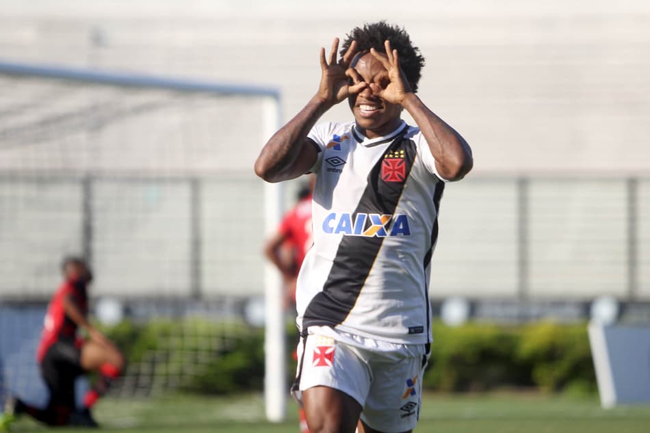 Paulo Vitor é a novidade do Vasco em lista de viagem para Chapecó. Veja!