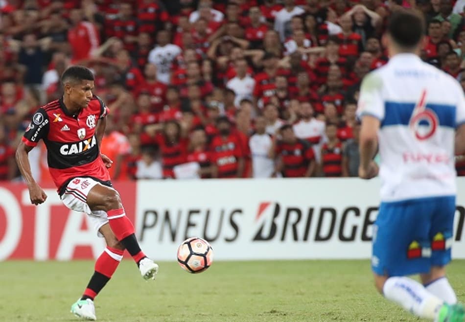 Márcio Araújo liderou duas estatísticas do Flamengo contra a Católica