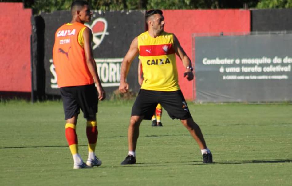 Após quatro meses, Dátolo assina rescisão e deixa o Vitória