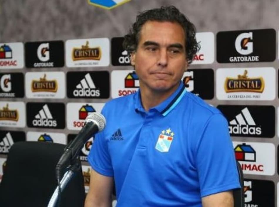 Técnico do Sporting Cristal foi bem objetivo sobre a goleada sofrida na Bolívia
