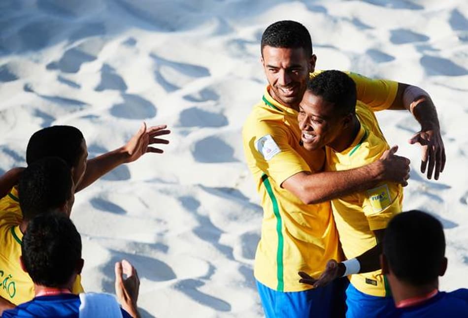 Brasil goleia Itália e busca o penta da Copa do Mundo de beach soccer