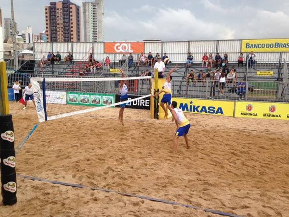 Vôlei de Praia: Álvaro e Saymon chegam à semifinal em Maringá