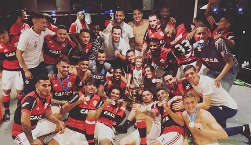 Guerrero não perdoa e responde zagueiro Rodrigo após título Carioca