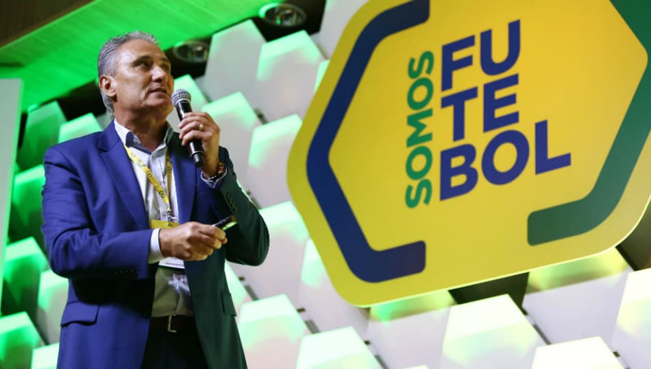 Tite critica supervalorização dos técnicos e pede mais estabilidade
