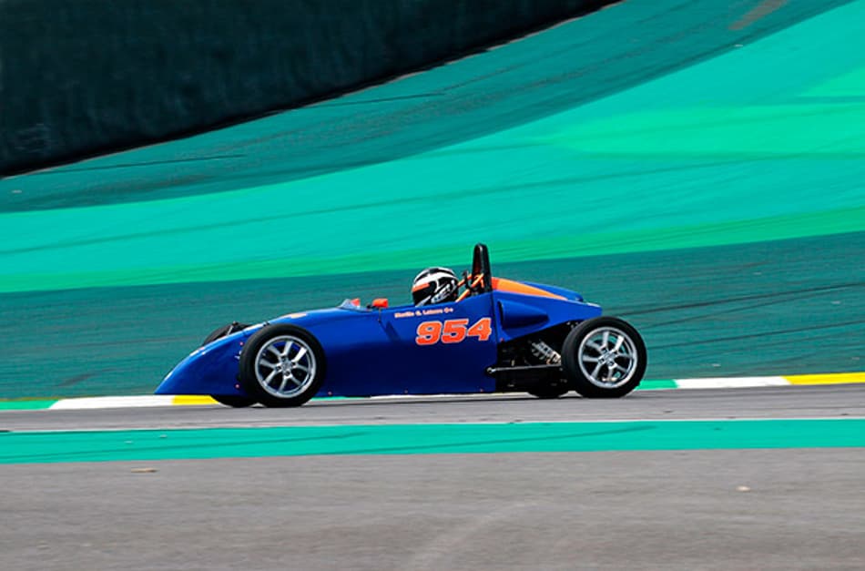 Pela primeira vez, Fórmula Vee leva pilotos para competir no exterior