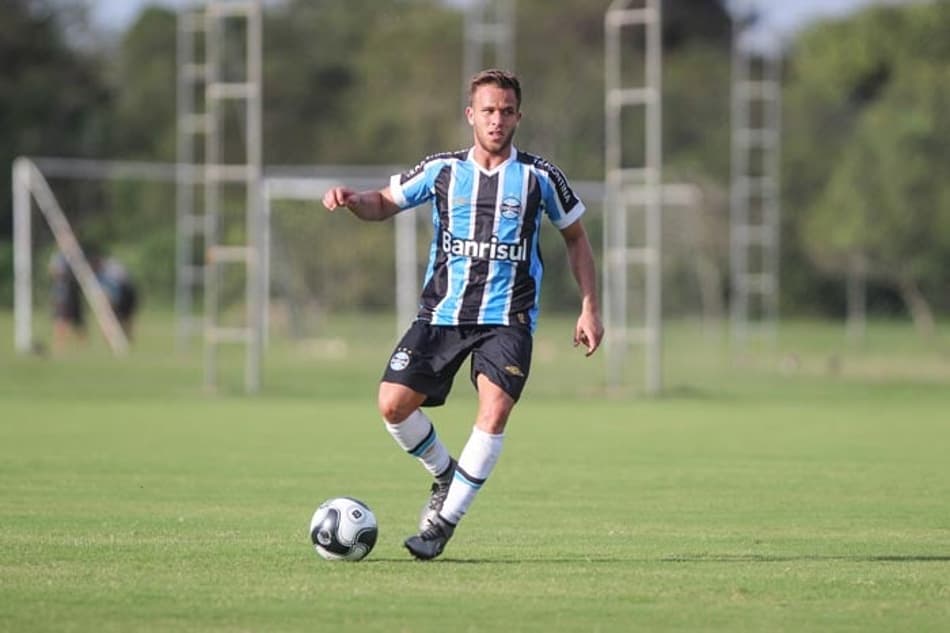 Atlético de Madrid está de olho em volante do Grêmio