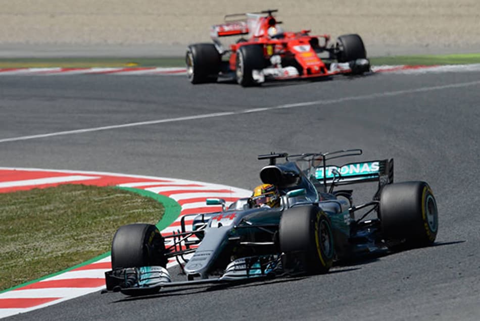 Hamilton supera Vettel e vence o GP da Espanha