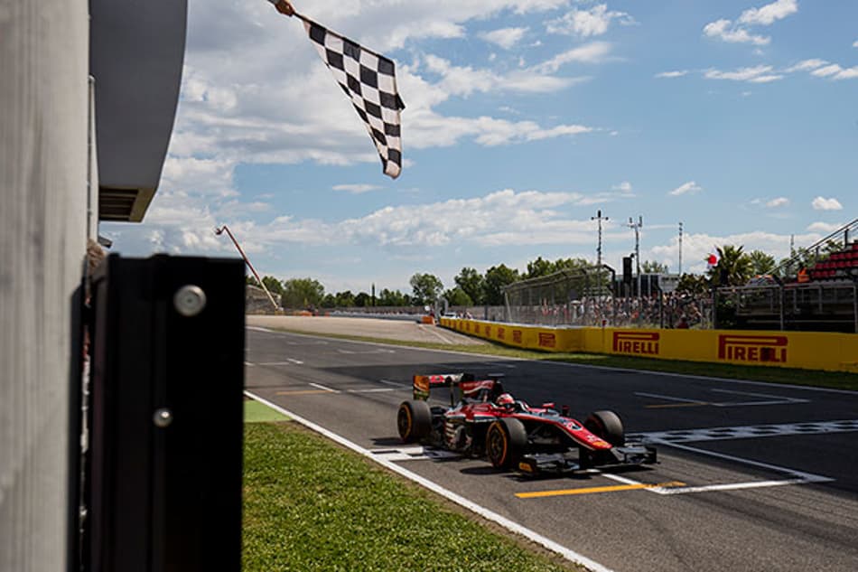 F-2: Latifi erra e Matsushita vence a segunda bateria em Barcelona
