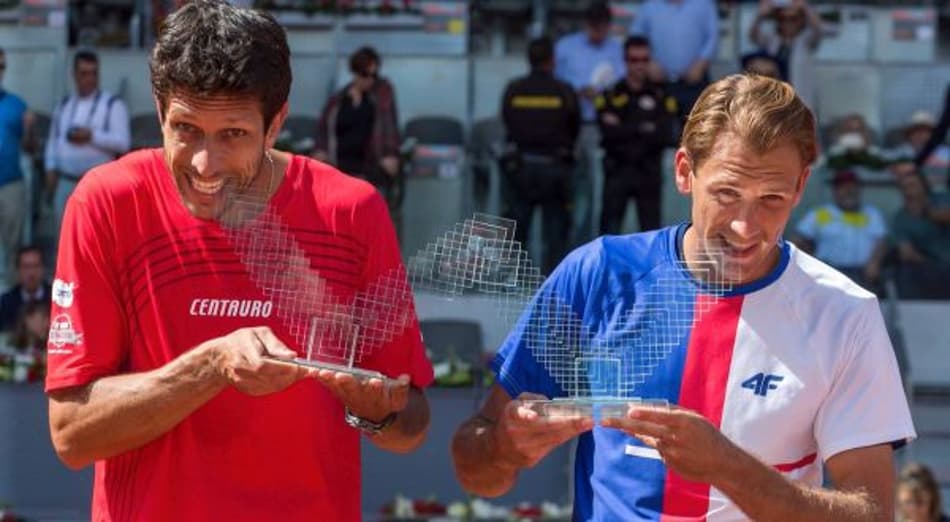 Melo assumirá liderança na temporada. Kubot celebra com dança