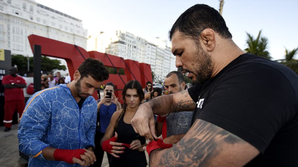Minotauro lidera chegada “Tour das letras” do UFC a Copacabana