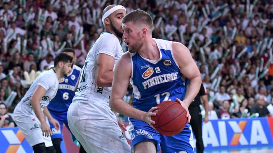 Por vaga na final do NBB, Pinheiros e Bauru se enfrentam
