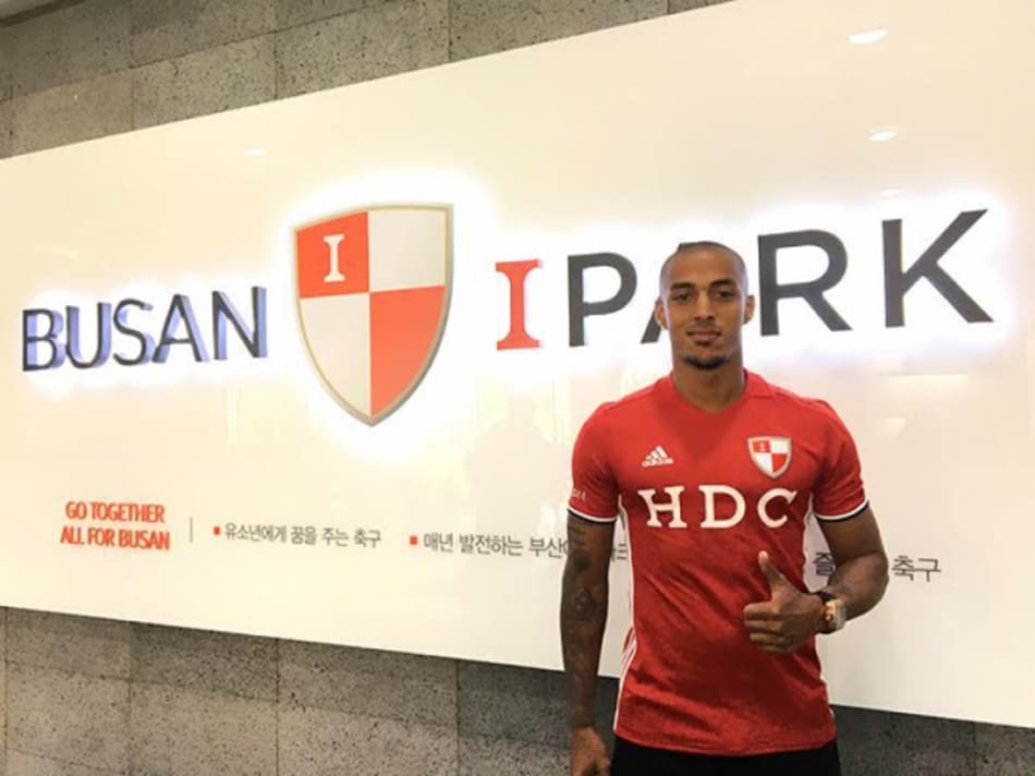 Lukian comemora bom momento do Busan I Park na K League