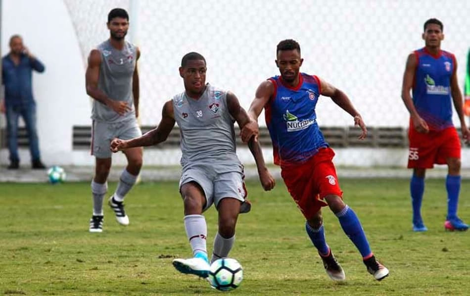 Pouco utilizado, Robert espera chance em 2018: ‘O resto a gente corre atrás’