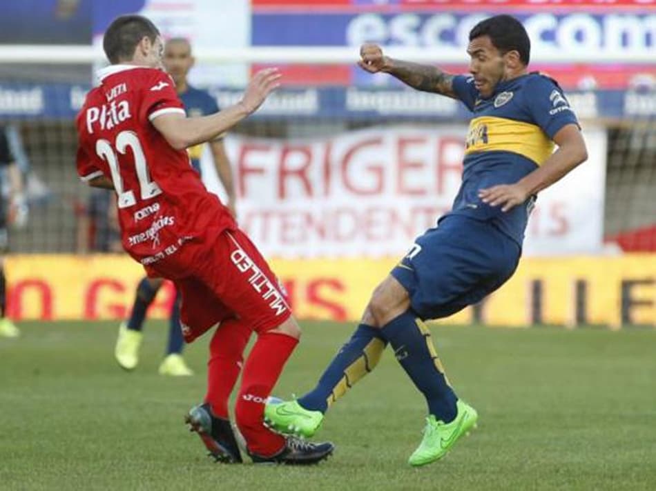 Vítima de Carlitos Tévez, Ezequiel Ham volta aos gramados após 600 dias