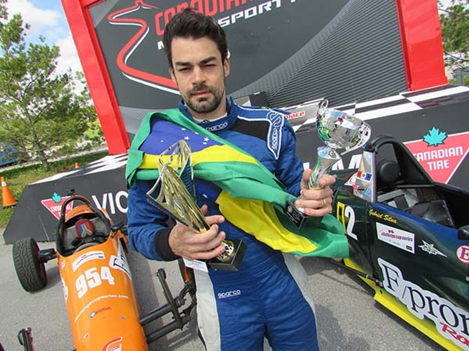 Fórmula Vee Challenge Cup Series: Brasileiro Murillo Latorre dispara na liderança