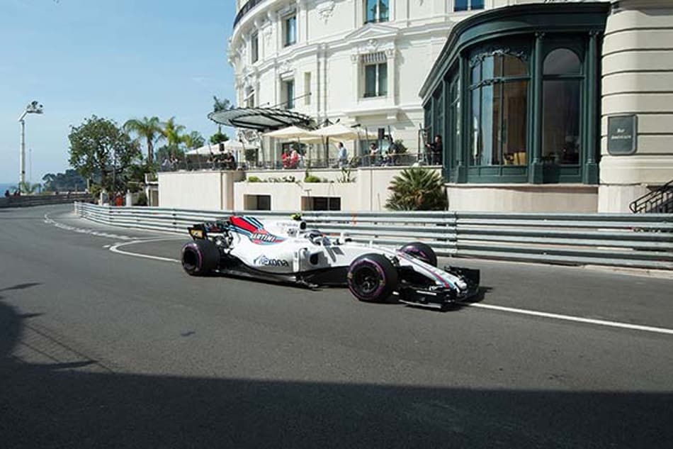 Stroll: "Também não consigo fazer as curvas em meu Playstation"