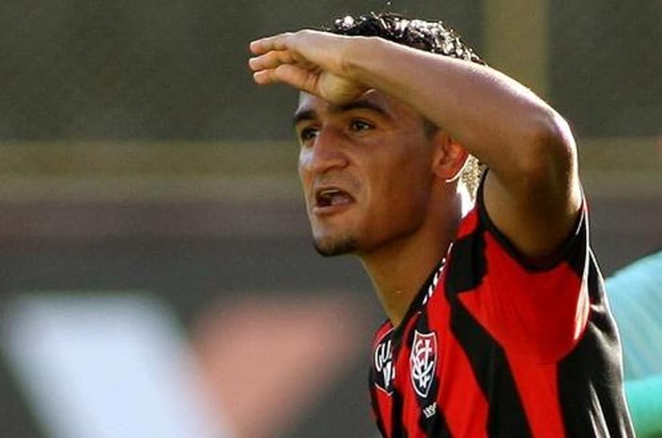 Zagueiro Ramon retorna ao Vitória na próxima semana