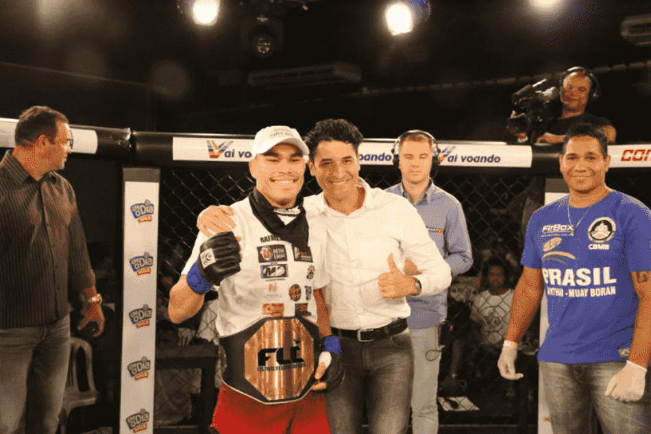 Com nocaute relâmpago, Apocalipse conquista cinturão no FLC 5