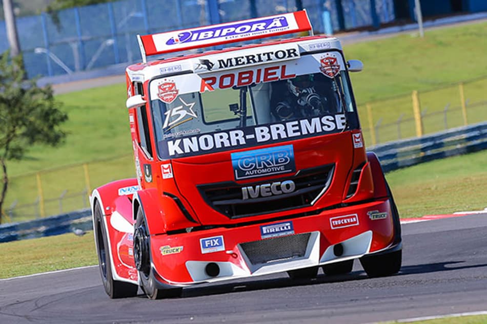 Copa Truck entra na pista ao ritmo de Roberval Andrade