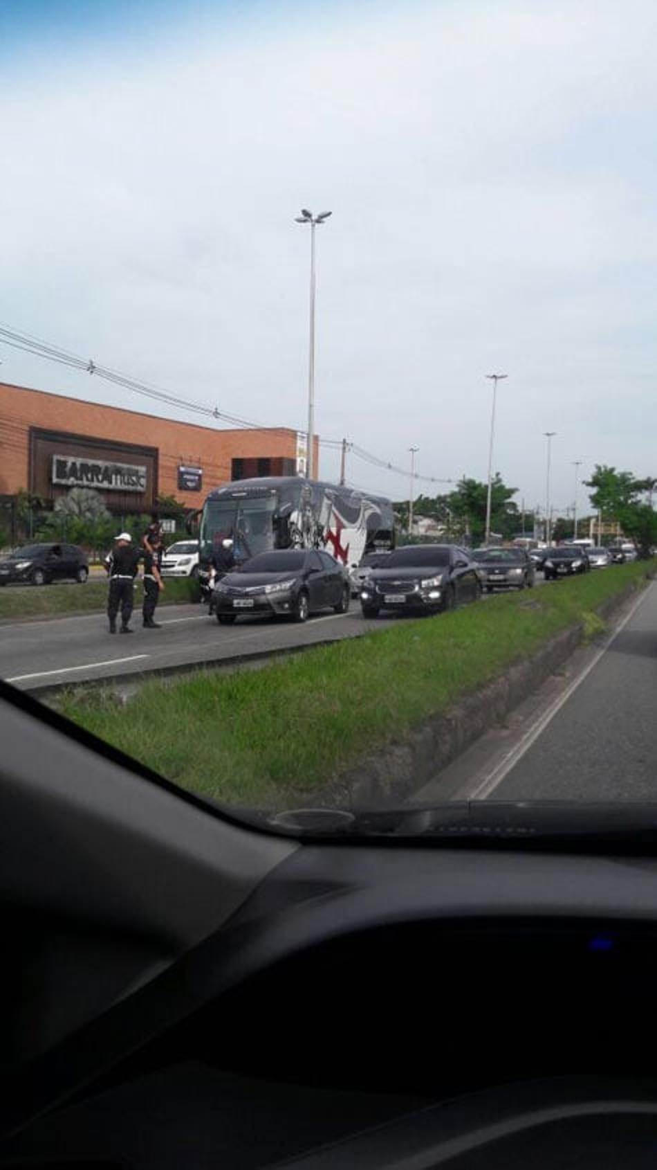 Milton minimiza problema com ônibus do Vasco: ‘Coisa que acontece’