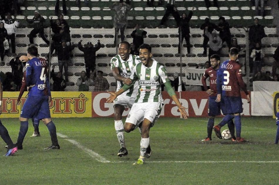 De virada, Juventude vence Paraná e assume vice-liderança da Série B