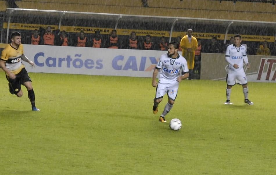 Após boa estreia pelo América-MG, Norberto quer time ligado na Série B