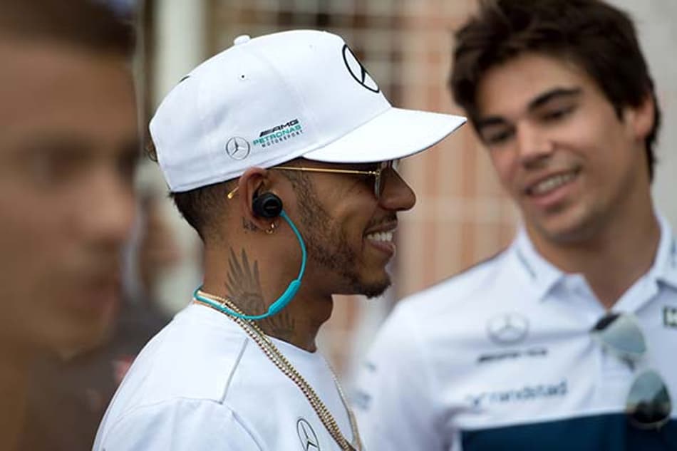 Hamilton afirma que Ferrari escolheu Vettel como número um
