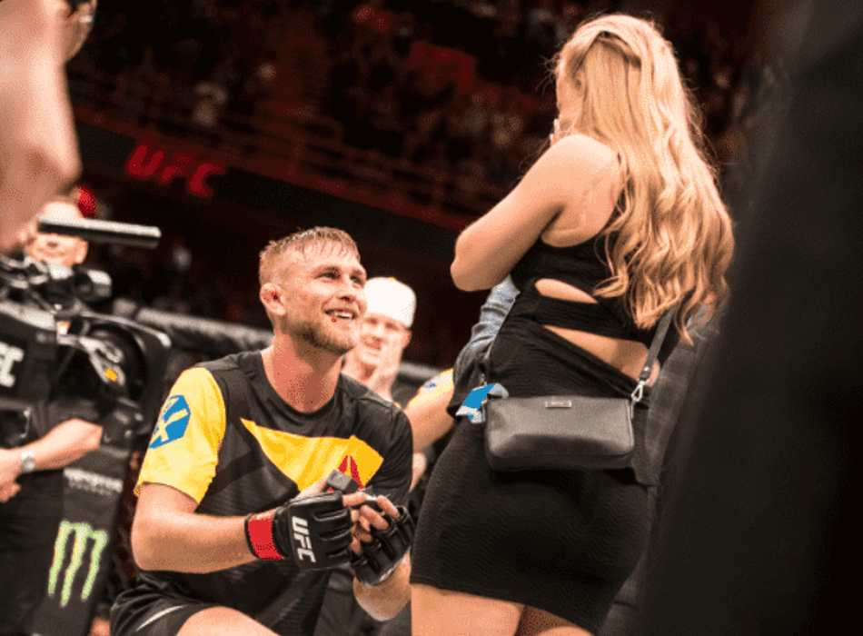 Após a vitória, Alexander Gustafsson pede a namorada em casamento no UFC Fight Night