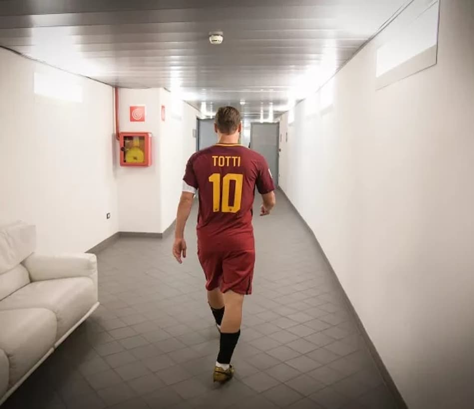 Os últimos momentos de Totti antes da despedida no Estádio Olímpico