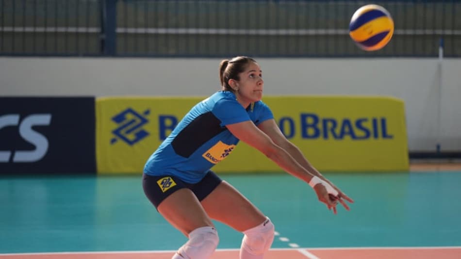 Seleção feminina de vôlei estreia na temporada com vitória