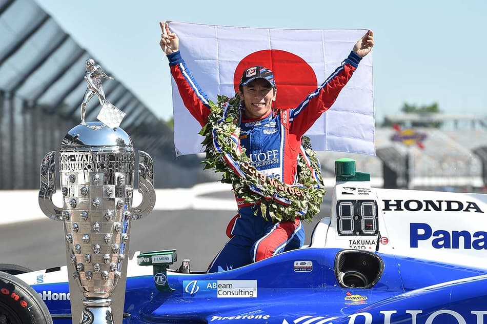 Vídeo: Japoneses vão à loucura com vitória de Sato na Indy 500