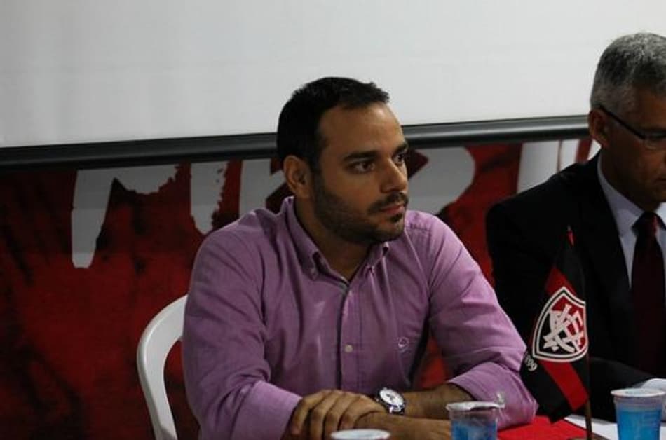 Augusto Vasconcelos deixa cargo de diretor jurídico do Vitória