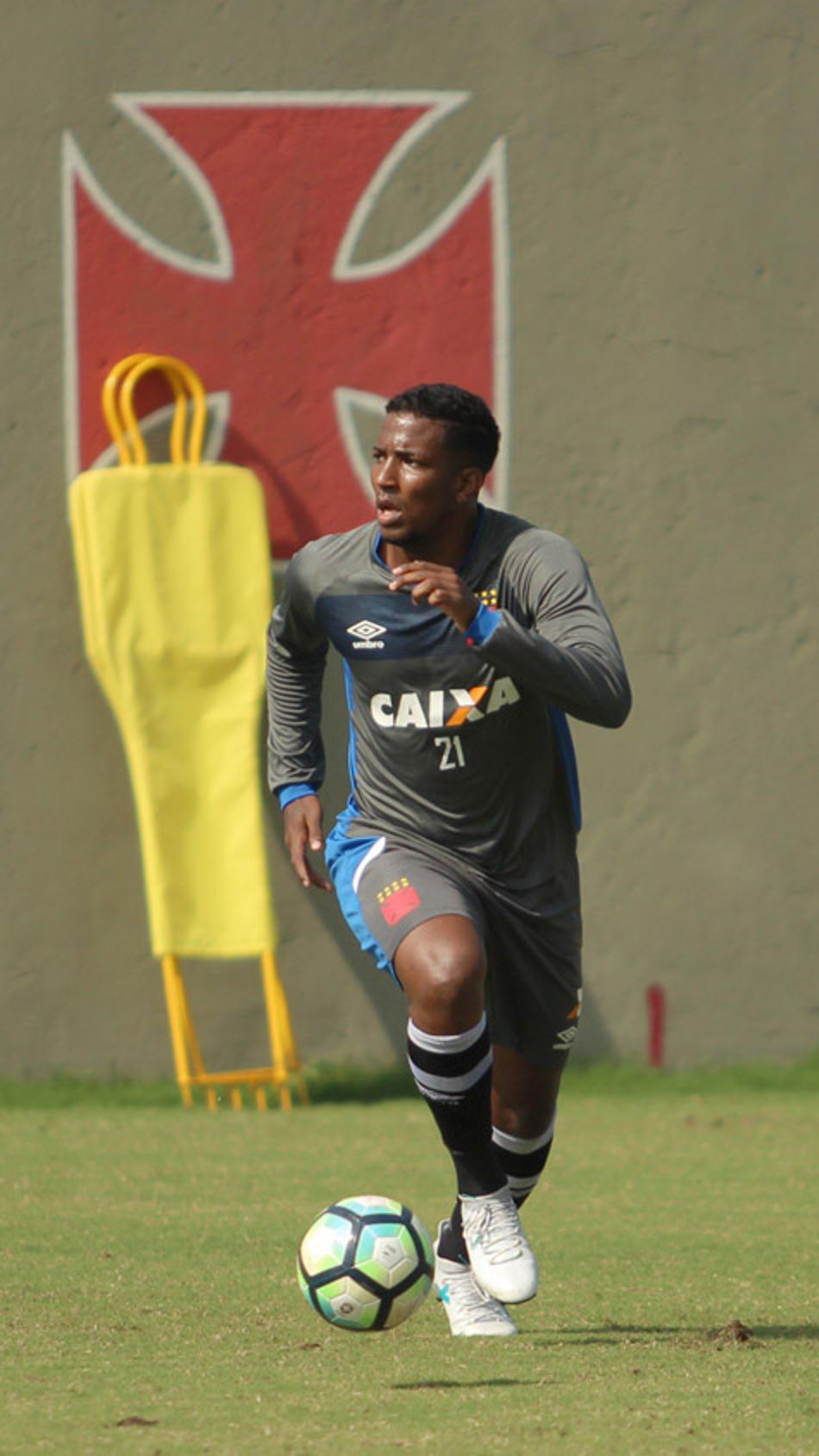 Vascaínos comentam chance de volta de Thalles ao time contra o Coritiba