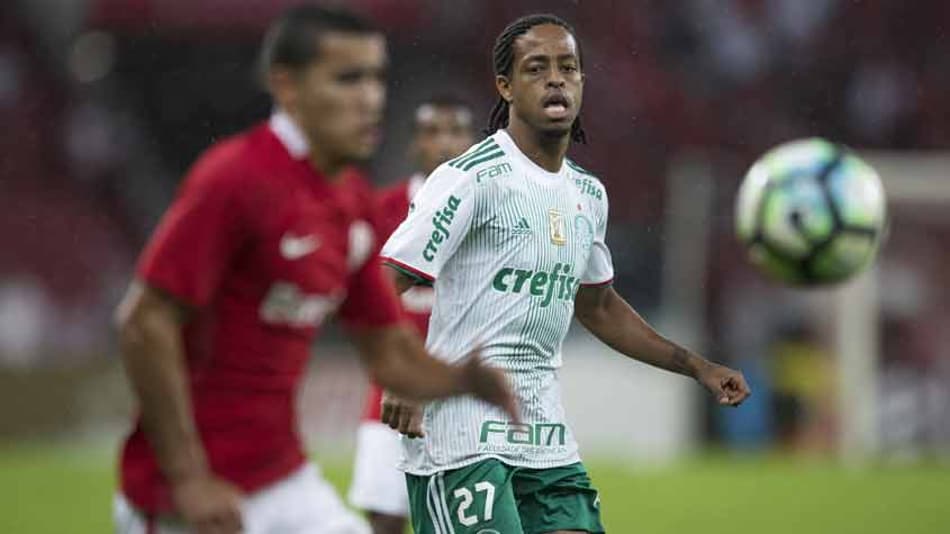 Dudu sente a coxa, é substituído e vira preocupação no Palmeiras