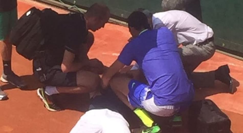 Almagro desaba de dor, chora, desiste e Del Potro o consola