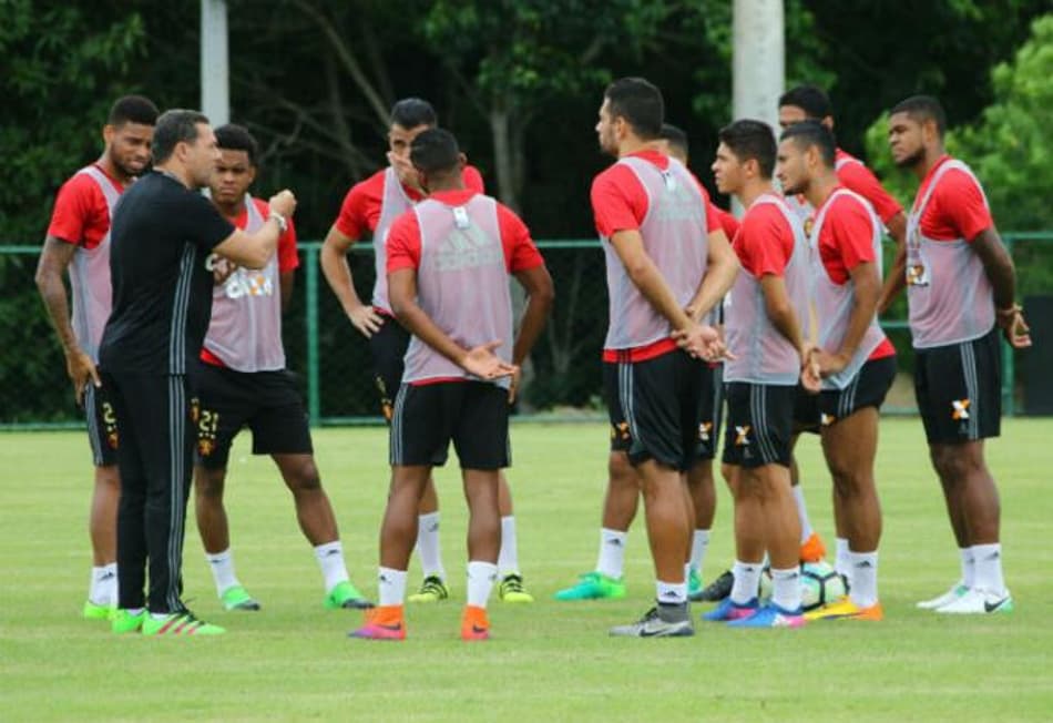 Sport realiza último treino antes de viajar para Florianópolis