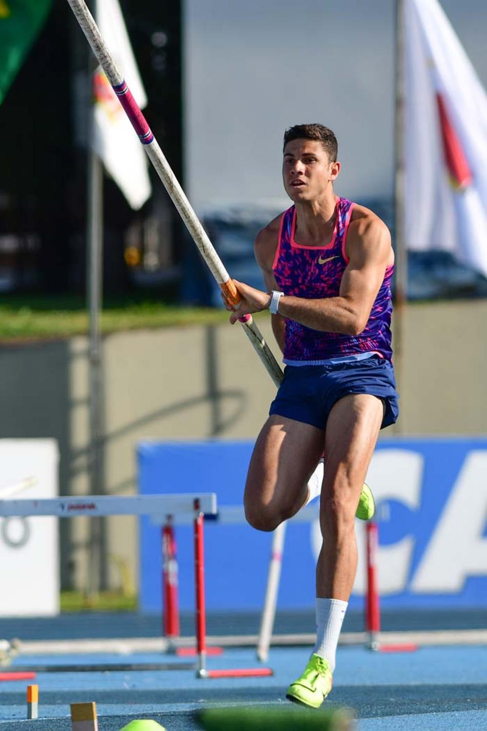 Thiago Braz fica sem marca em sua estreia ao ar livre na temporada