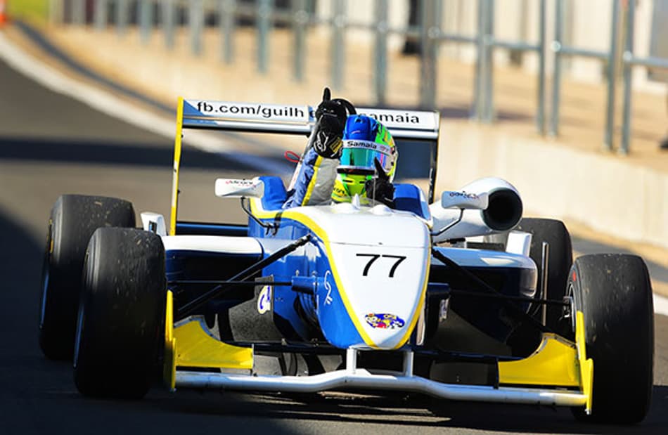 Guilherme Samaia amplia domínio na F-3 Brasil com vitória dupla no Velo Città