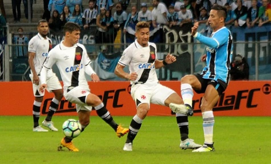 Mateus Vital fala sobre luta pela titularidade do Vasco: ‘Quero me firmar’