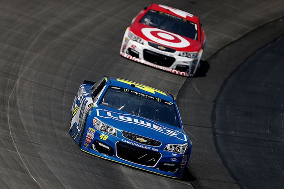 NASCAR: Jimmie Johnson aproveita chance no fim e vence etapa em Dover